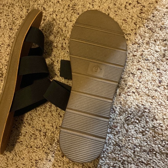 Cushionaire Sandals - Picture 3 of 3